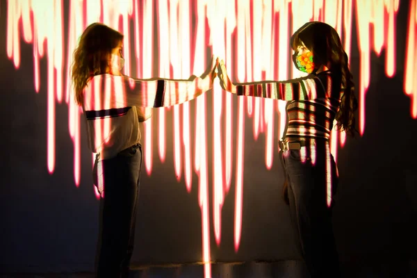 Two Women Raise Arms Measure Safety Distance Social Distancing Covid19 — Stock Photo, Image