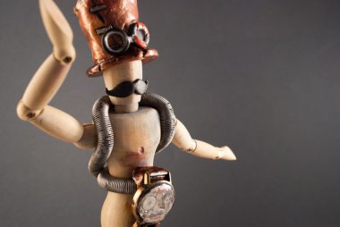 Steampunk ahşap kukla.