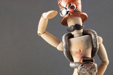 Steampunk ahşap kukla.