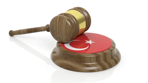 Türk bayrağı ve mahkeme çekiç — Stok fotoğraf