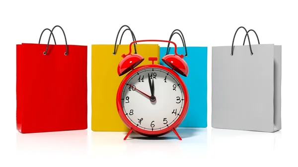 Kleurrijke boodschappentassen en rood alarm clock, geïsoleerd op witte achtergrond. — Stockfoto