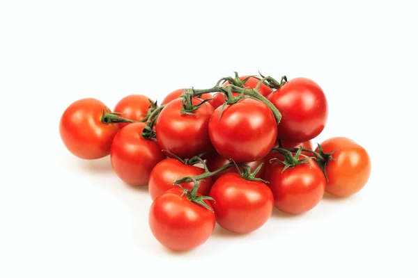 Ramo de tomate rojo cereza, sobre fondo blanco . —  Fotos de Stock