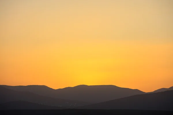 Bellissimo sfondo di tramonto in montagna — Foto Stock