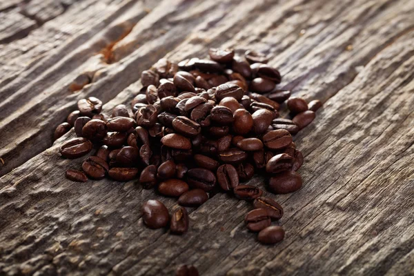 Roasted coffee beans on table — Stock Photo, Image