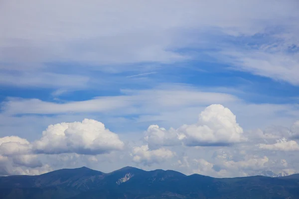 Krásný cloudscape hory — Stock fotografie