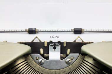 Beyaz sayfa üzerinde büyük harflerle bilgi word