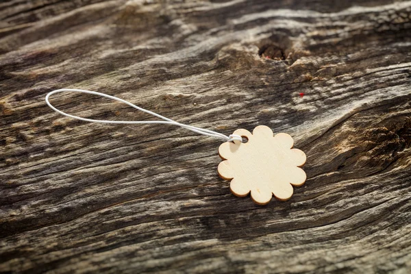 Tag de madeira em forma de flor — Fotografia de Stock