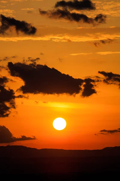 Vista panorâmica de um belo pôr do sol — Fotografia de Stock