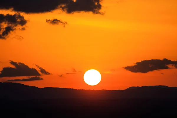 Vista panorámica de una hermosa puesta de sol — Foto de Stock