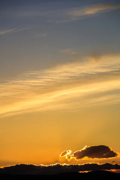 Majestic vivid sunset  over dark mountains — Stock Photo, Image