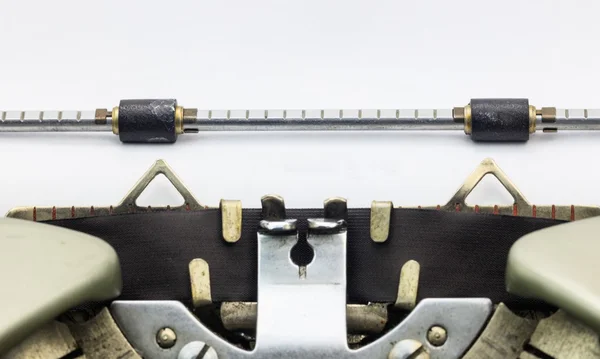 Primer plano de la hoja en blanco en la máquina de escribir para el texto . — Foto de Stock