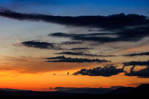 Bela paisagem no crepúsculo — Fotografia de Stock