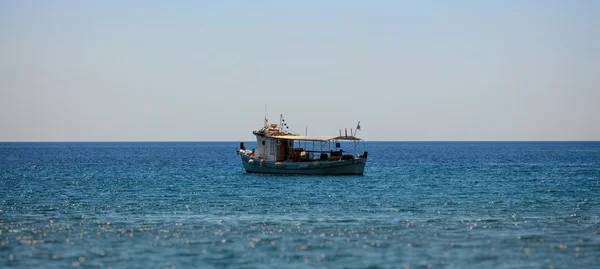 Фішер човен Вітрильна на воді — стокове фото