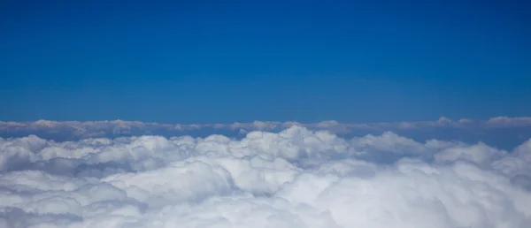 Letecká obloha a mraky pozadí — Stock fotografie