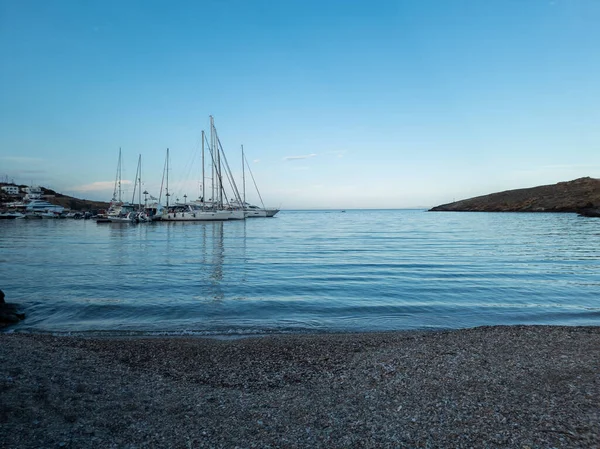 Kythnos Ilha Cyclades Destino Grécia Loutra Aldeia Edifícios Areia Seixos — Fotografia de Stock
