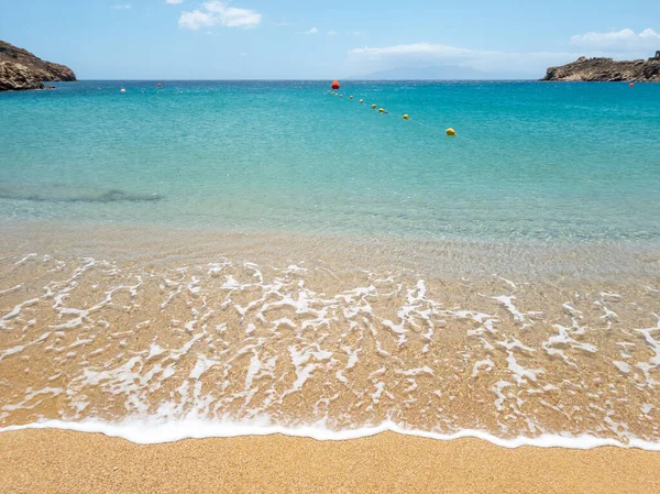 Super Paradise Vazio Areia Praia Fundo Mykonos Ilha Cyclades Grécia — Fotografia de Stock