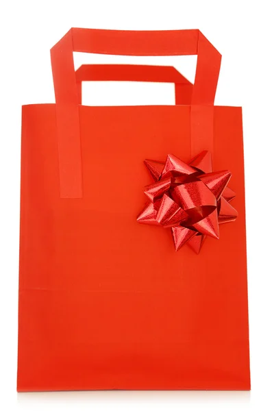 Borsa shopping rossa con fiocco su sfondo bianco — Foto Stock