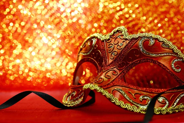 Vintage carnival mask framför glödande bakgrund — Stockfoto