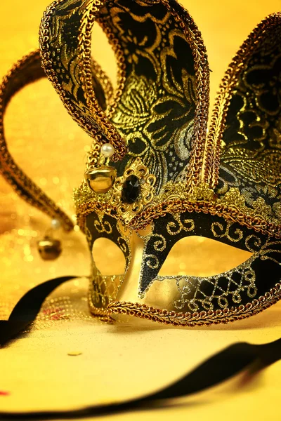 Vintage karnaval maskesi ışıltılı arka planda — Stok fotoğraf