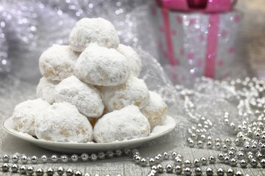 Pudra şekeri ile geleneksel Noel tatlılar