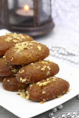 Geleneksel Noel tatlı bal şurubu ile