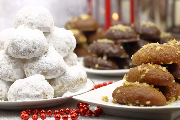 Várias sobremesas tradicionais de Natal na mesa — Fotografia de Stock