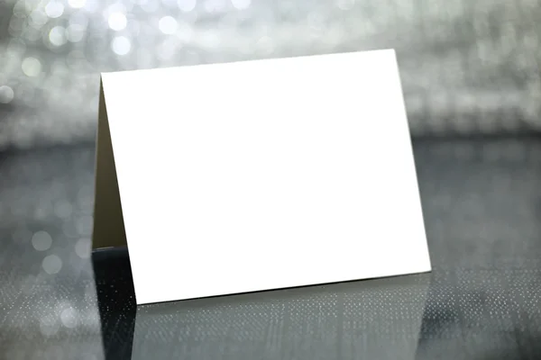 Tarjeta en blanco con fondo bokeh plateado — Foto de Stock