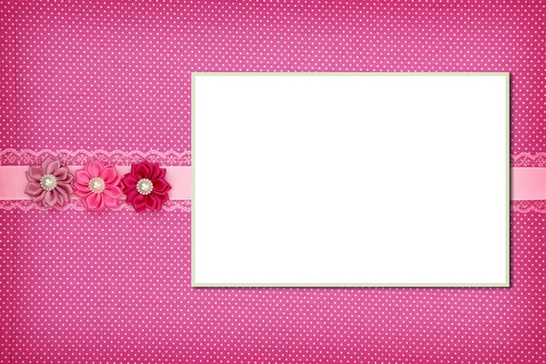 Moldura de fotos sobre fundo de bolinhas rosa — Fotografia de Stock