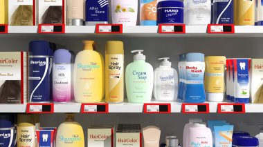 Süpermarket raflarında kişisel bakım ürünleri ile 