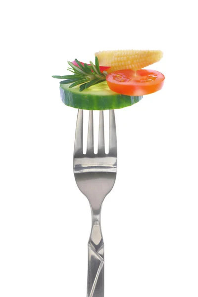 Kleurrijke groenten op vork, geïsoleerd op wit — Stockfoto