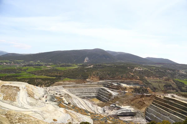 Local de mineração nas montanhas — Fotografia de Stock