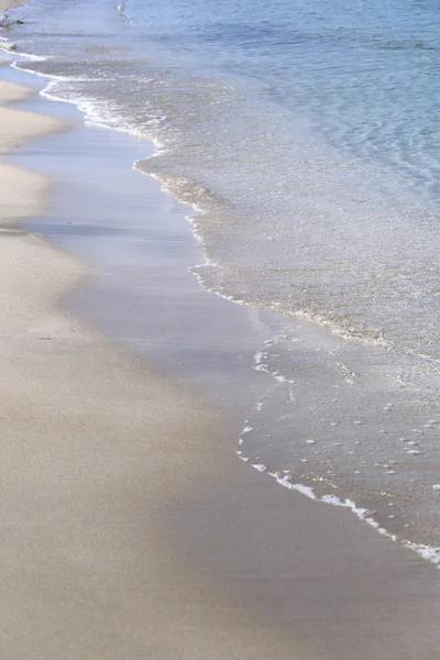 Береговая линия с песчаным пляжем в Греции — стоковое фото