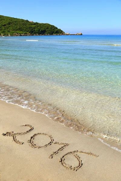 2016 écrit sur la plage de sable fin — Photo