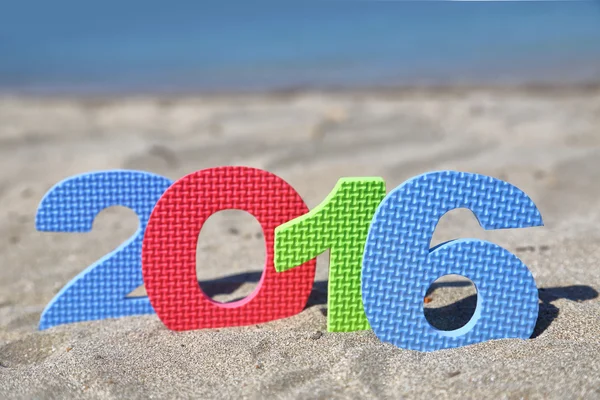 Αριθμός νέο έτος 2016 στην παραλία — Φωτογραφία Αρχείου