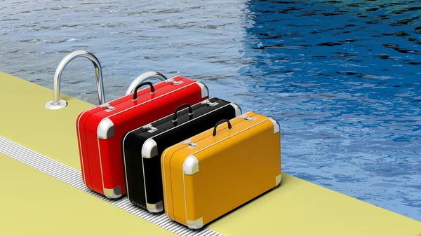 Färgglada resväskor bredvid poolen kristallklart vatten — Stockfoto