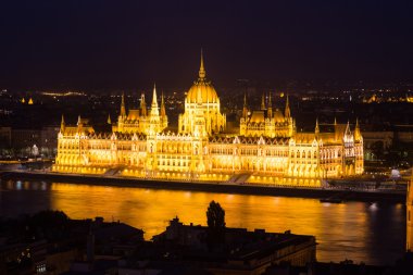 Budapeşte Macaristan, Parlamento ve Tuna Nehri gece vurdu