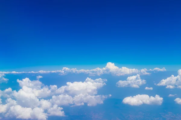 Cielo blu con nuvole bianche, fotografia aerea — Foto Stock