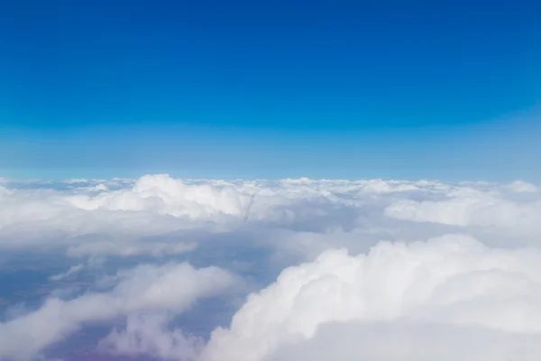 Céu azul com nuvens brancas, fotografia aérea — Fotografia de Stock