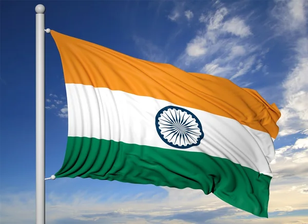 Indien vajande flagga på flaggstång, på blå himmel bakgrund. — Stockfoto
