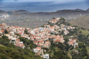 Kea Adası Cyclades Yunanistan, binalar ve doğa arka plan.