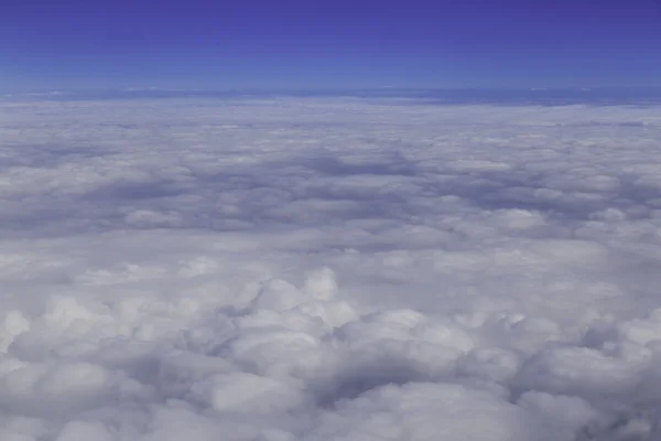 Luchtfotografie blauwe skyline met wolken — Stockfoto