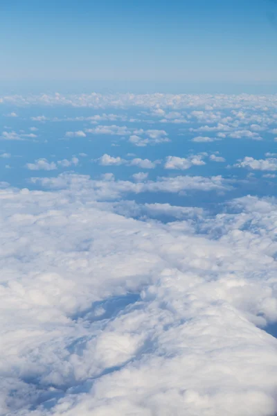 Fotografia aérea horizonte azul com nuvens — Fotografia de Stock