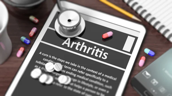 Tablet s "Artritida" na obrazovce, stetoskop, pilulky a objektů na dřevěné plochy. — Stock fotografie