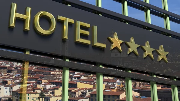 Μεγάλο μεταλλικό ξενοδοχείο σημάδι του σκάφους από γυαλί με τέσσερα χρυσά αστέρια και πόλη ως φόντο. — Φωτογραφία Αρχείου