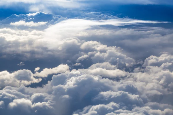 Nuvens de tempestade fofas, fotografia aérea . — Fotografia de Stock