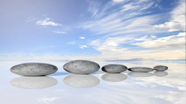 Zen stenar raden från stora till små i vatten speglar fridfull himmel med moln. — Stockfoto