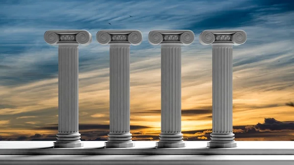 Fyra antika pelare med solnedgång himmel bakgrund. — Stockfoto