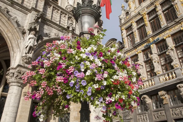 Facade of City Hall, Gran Place - Main Square with Lamppost and — Stock Photo, Image