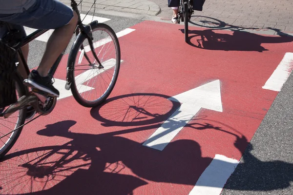 Ciclista en carril bici — Foto de Stock