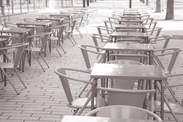 Cafe tafels en stoelen — Stockfoto